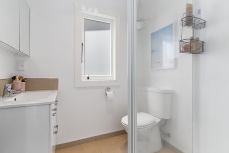 Photo of property in 70 Park Road, Glenfield, Auckland, 0629