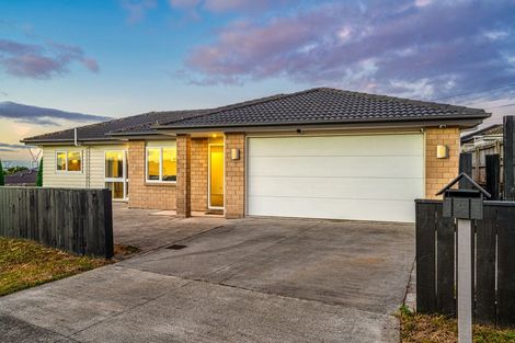 Photo of property in 16 John Broad Place, Flat Bush, Auckland, 2019