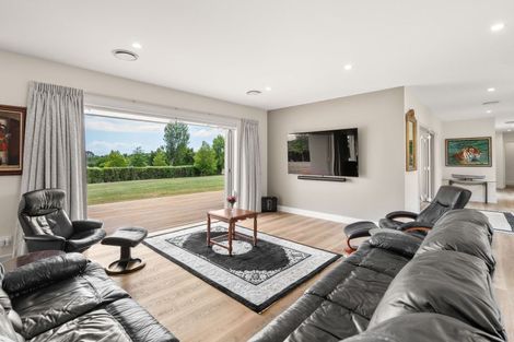 Photo of property in 98 Oxford Street, Martinborough, 5711