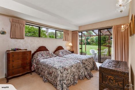 Photo of property in 10 Wilmington Place, Forrest Hill, Auckland, 0620