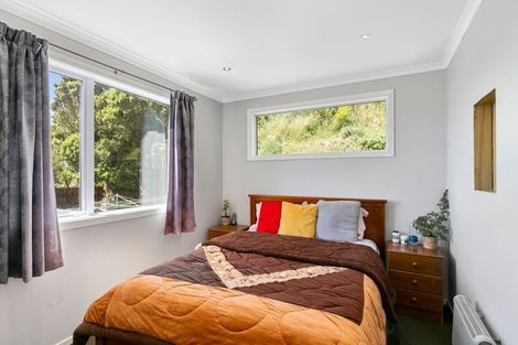 Photo of property in 25a Omega Street, Newlands, Wellington, 6037