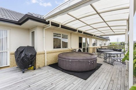 Photo of property in 24 Corta Bella Place, Golflands, Auckland, 2013