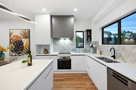 Photo of property in 2/81 Vodanovich Road, Te Atatu South, Auckland, 0610