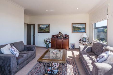 Photo of property in 10 Simpson Crescent, Raumati Beach, Paraparaumu, 5032