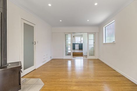 Photo of property in 15 Stottholm Road, Titirangi, Auckland, 0604