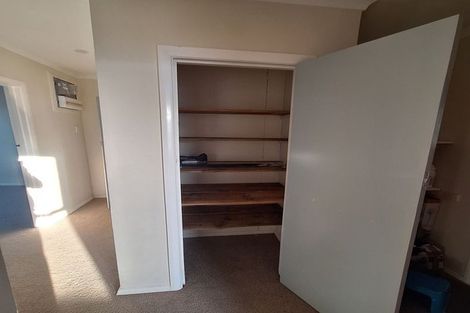 Photo of property in 18 Lyndfield Lane, Newlands, Wellington, 6037