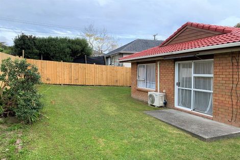 Photo of property in 2/5 Newington Road, Henderson, Auckland, 0612