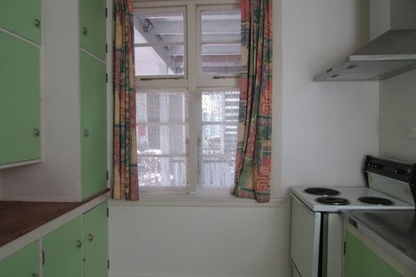 Photo of property in 2 Hawkhurst Road, Lyttelton, 8082