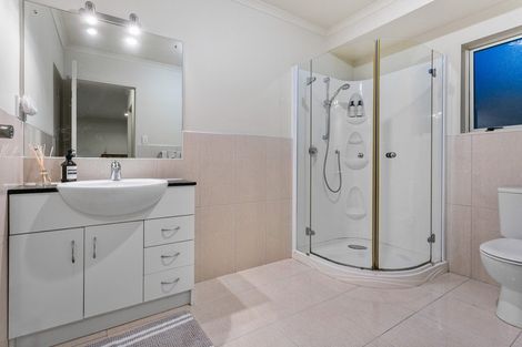 Photo of property in 18 Te Wharau Drive, Greenhithe, Auckland, 0632