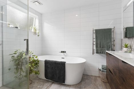 Photo of property in 21 Lyons Avenue, Murrays Bay, Auckland, 0630