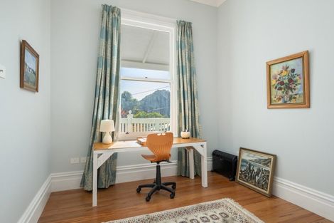 Photo of property in 5 Taranaki Street, Picton, 7220