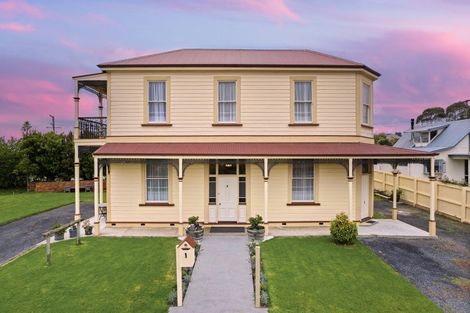 Photo of property in 1 Coach Road, Fairfield, Dunedin, 9018