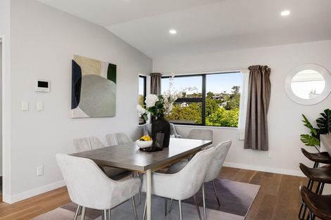 Photo of property in 25b Kiteroa Terrace, Rothesay Bay, Auckland, 0630