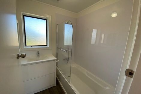 Photo of property in 37 Fairclough Road, Beach Haven, Auckland, 0626