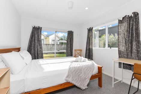 Photo of property in 2 Paramu Avenue, Birkdale, Auckland, 0626