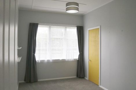 Photo of property in 114 Cambridge Terrace, Fairfield, Lower Hutt, 5011