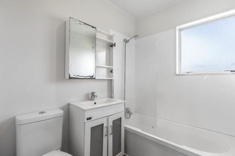 Photo of property in 496 Roscommon Road, Clendon Park, Auckland, 2103