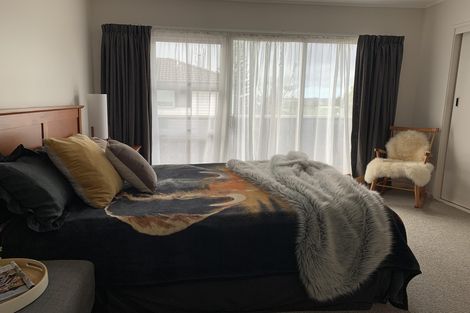 Photo of property in 2/100 Titirangi Road, New Lynn, Auckland, 0600