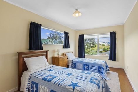 Photo of property in 1 Frances Street, Waikanae Beach, Waikanae, 5036