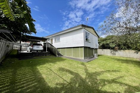 Photo of property in 2/15 Kirklow Place, Goodwood Heights, Auckland, 2105