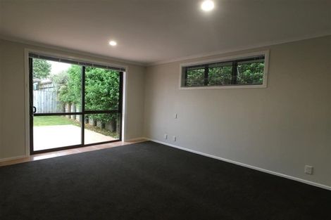 Photo of property in 10 Mt Lebanon Crescent, The Gardens, Auckland, 2105