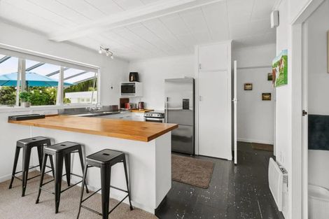 Photo of property in 4 Shearer Drive, Oakura, 4314