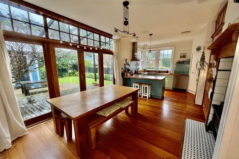 Photo of property in 58 Glen Road, Kelburn, Wellington, 6012