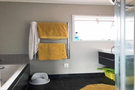 Photo of property in 22 Cedar Heights Avenue, Massey, Auckland, 0614