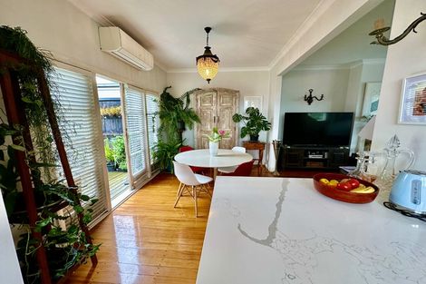 Photo of property in 1090 Great North Road, Point Chevalier, Auckland, 1022