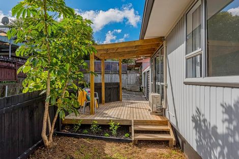 Photo of property in 1/26 Kemp Road, Massey, Auckland, 0614