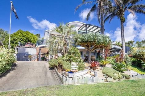 Photo of property in Signal Stn Road, Pouto, Te Kopuru, 0391