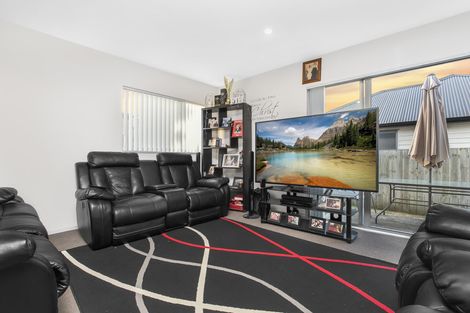 Photo of property in 98 Popokatea Drive, Takanini, 2112