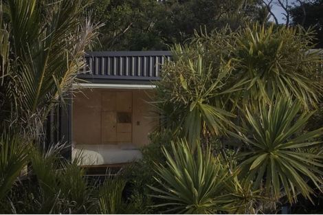 Photo of property in 105 Garden Road, Piha, New Lynn, 0772