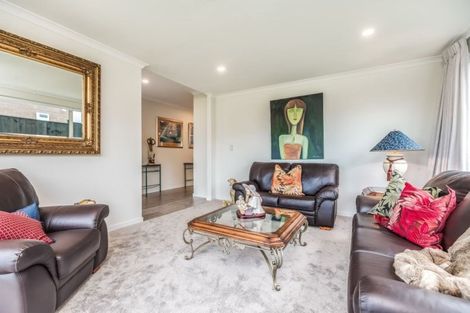 Photo of property in 15 Tawa Place, Orewa, 0931