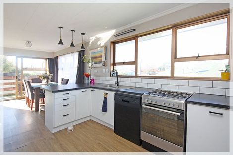 Photo of property in 30a Avenue Road, Foxton, 4814