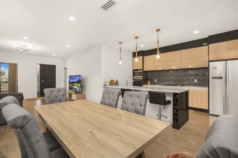 Photo of property in 2 Barrique Road, Kumeu, 0810