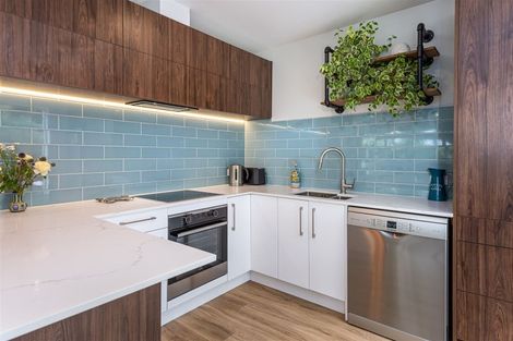 Photo of property in 2/10 Ladbrokes Place, Fendalton, Christchurch, 8052