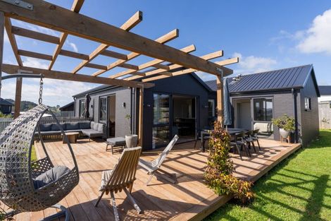 Photo of property in 16 Tunarau Street, Raglan, 3225