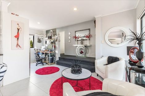 Photo of property in 52 Hewlett Road, Massey, Auckland, 0614