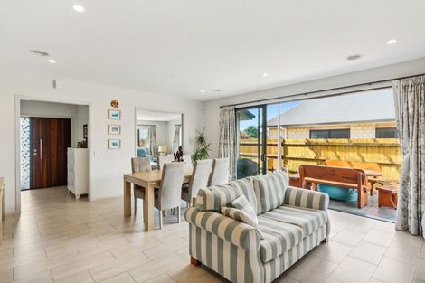 Photo of property in 92 The Drive, Paraparaumu Beach, Paraparaumu, 5032