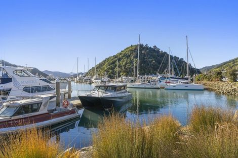 Photo of property in 9/93 Waikawa Road, Picton, 7220