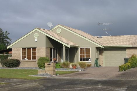 Photo of property in 23 Fernbrook Close, Burswood, Auckland, 2013