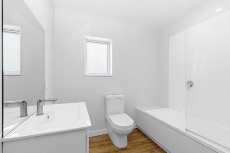 Photo of property in 5a Balmain Street, Newlands, Wellington, 6037