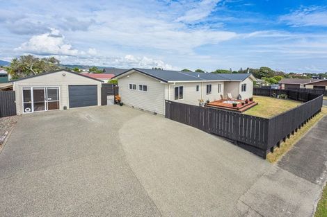 Photo of property in 21 Reeves Street, Waikanae Beach, Waikanae, 5036