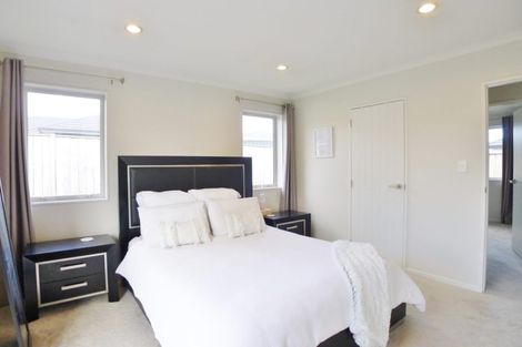 Photo of property in 4 Iwinuku Crescent, Wattle Downs, Auckland, 2103