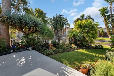 Photo of property in 55 Pyle Road West, One Tree Point, 0118