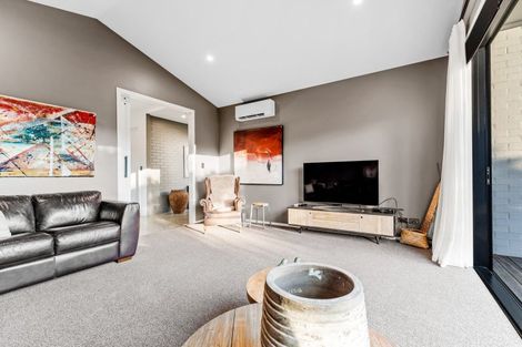 Photo of property in 6 Sandpiper Avenue, Point Wells, 0986