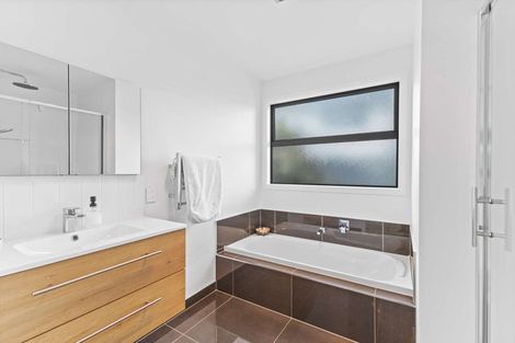 Photo of property in 13a Heta Road, Highlands Park, New Plymouth, 4312