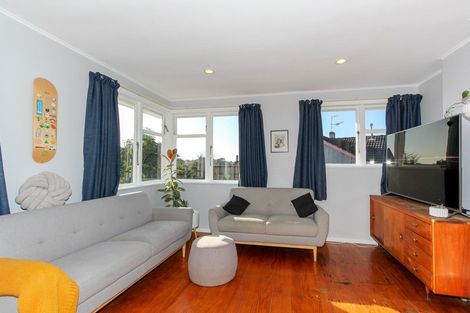 Photo of property in 12 Marton Place, Marfell, New Plymouth, 4310