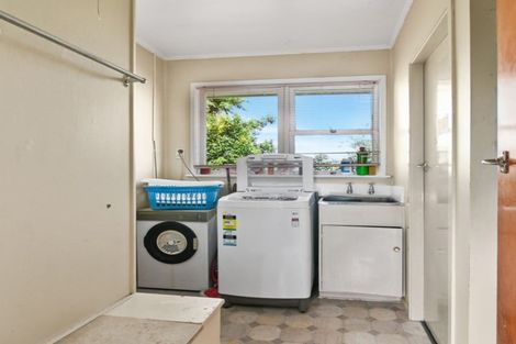 Photo of property in 27 Island View Road, Western Heights, Rotorua, 3015